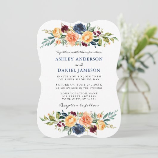 Blaue Hochzeit mit gemischten Blumen Einladung (Stehend Vorderseite)