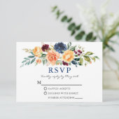 Blaue Hochzeit mit gemischten Blumen RSVP Karte (Stehend Vorderseite)