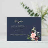 Blaue Hochzeitskarte der bordeauxfarbenen Blumenna RSVP Karte (Stehend Vorderseite)