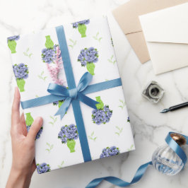 Blaue Hortensie im floralen Muster der grünen Vase Geschenkpapier
