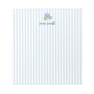 Blaue Hortensien-Blume mit individuellem Namen und Notizblock