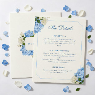 Blaue Hortensien und weiße Rosen Hochzeitsdetails Begleitkarte