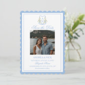 Blaue Hortensien-Wappen-Monogramm-Hochzeits-Einlad Save The Date (Stehend Vorderseite)