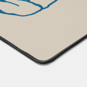 Blaue Hummerlinie Zeichnend auf Sandy Beach Tan Co Schreibtischunterlage (Ecke)