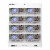 Blaue Hydrangea-Blume und Herz auf Holzhochzeit (Vorne)
