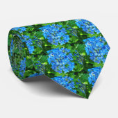 Blaue Hydrangea-Blume und ihre grünen Blätter Krawatte (Gerollt)
