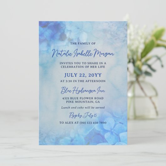 Blaue Hydrangeas-Begehung des Lebens Einladung (Stehend Vorderseite)