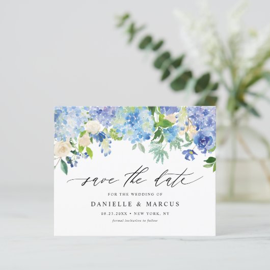 Blaue Hydrangeas und Elfenbein-Rose Save the Date (Stehend Vorderseite)