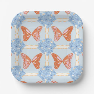 Blaue Hydrangeas und rosa und orangefarbene Schmet Pappteller
