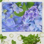 Blaue Hydrangeas und Schmetterlinge Geschirrtuch (Gefaltet)