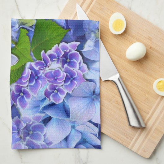 Blaue Hydrangeas und Schmetterlinge Geschirrtuch (Viertel Falte)