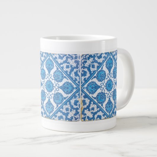 Blaue Imitate Tile Delft Cornflores Jumbo-Tasse (Vorderseite Rechts)