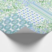 Blaue Immergrün-Blumen Vintage-Faux-Patchwork Geschenkpapier (Ecke)