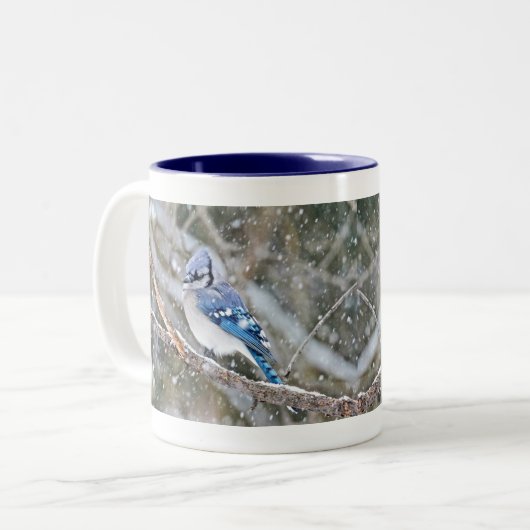 Blaue Jay im Schneesturm Zweifarbige Tasse (Vorderseite Links)