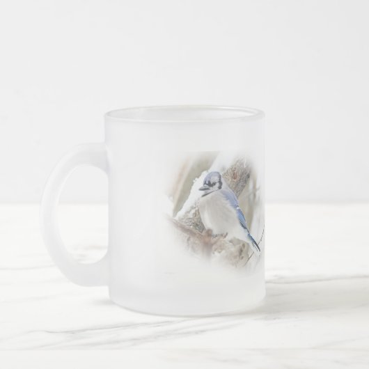 Blaue Jay im Winterschnee Mattglastasse (Links)