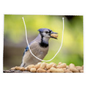 Blaue Jay mit Erdnuss Große Geschenktüte (Rückseite)