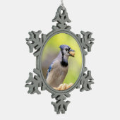 Blaue Jay mit Erdnuss Schneeflocken Zinn-Ornament (Links)