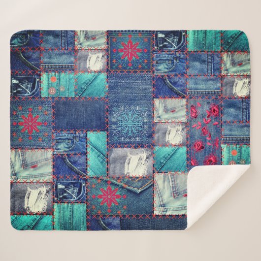 Blaue Jeans Patchwork mit Blumendetails Sherpadecke (Vorderseite (Horizontal))