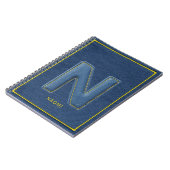 Blaue Jeans-Textur Gelber Stich Monogramm N Notizblock (Linke Seite)