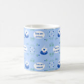 Blaue Kaffeetasse mit affirmativem Thema Tasse (Mittel)