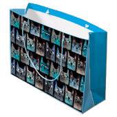 Blaue Katzen Große Geschenktüte (Rückseite Schrägansicht)