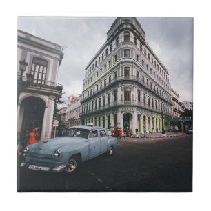Blaue klassische Stadtansicht mit Oldtimer Fliese