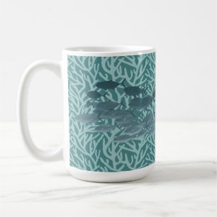 Blaue Koralle und eine Fischschule Kaffeetasse