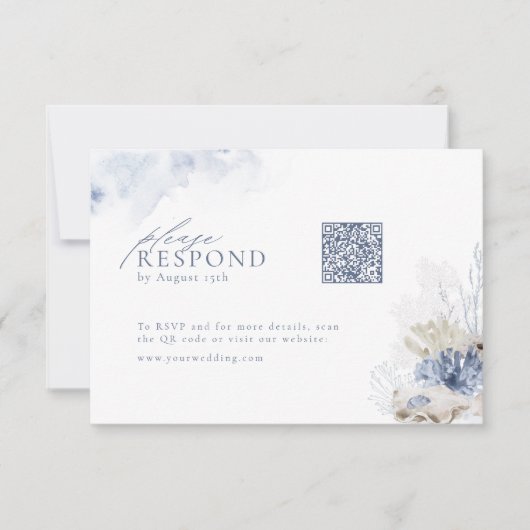 Blaue Korallen & Muscheln Strandhochzeit QR-Code RSVP Karte (Vorderseite)