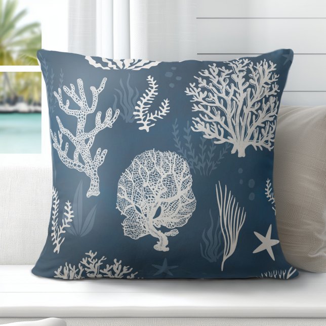 Blaue Korallenwurzel Kissen (Discover Gorgeous Coastal Throw Pillows by Totally Coast.)