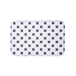 Blaue Kreuzstiche auf weiß Badematte