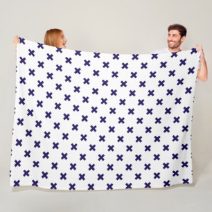 Blaue Kreuzstiche auf weiß Fleecedecke