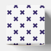 Blaue Kreuzstiche auf weiß Geschenkschachtel (Oben)