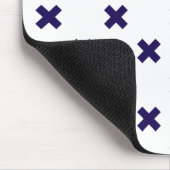 Blaue Kreuzstiche auf weiß Mousepad (Ecke)