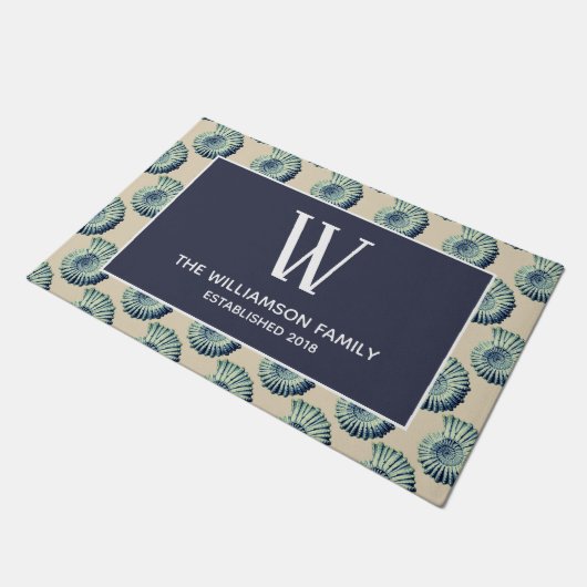 Blaue Küstenseashells u. Familienname Fußmatte (Schrägansicht)