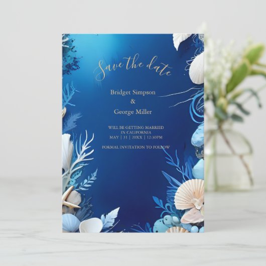 Blaue Küstenvibe Hochzeit sicher das Datum Einladu Einladung (Stehend Vorderseite)