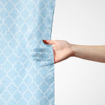 Blaue Latticework, Quatrefolie, marokkanischer Tre Schal<br><div class="desc">Elegantes,  stilvolles und raffiniertes marokkanisches Trellis-Muster in blauer Farbe. Modernes und trendiges Geschenk,  perfekt für den Liebhaber von Latticework in Ihrem Leben.</div>