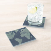 Blaue LeinenWeltkarte Glasuntersetzer (Schrägansicht)