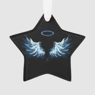 Blaue leuchtende Engelsflügel auf schwarzem Hinter Ornament