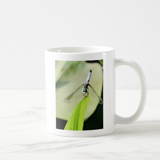 Blaue Libelle auf grünem Blatt Kaffeetasse (Rechts)