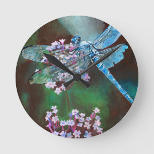 Blaue Libelle auf wilden Knoblauch Runde Wanduhr