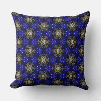 Blaue Lichter hinter Beige Stars Throw Kissen
