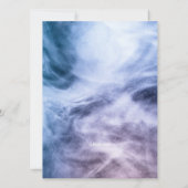 Blaue lila abstrakte himmlische Wolken laden ein Einladung (Rückseite)