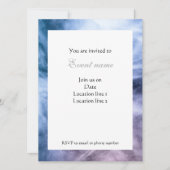 Blaue lila abstrakte himmlische Wolken laden ein Einladung (Vorderseite)