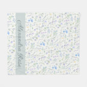 Blaue Lila Aquarell-Wildblumen-Monogramm-Name Fleecedecke (Vorderseite (Horizontal))