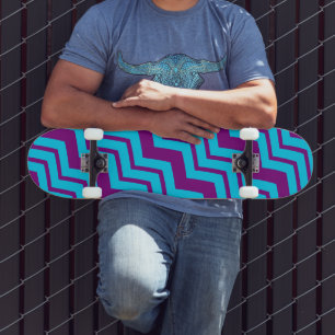 Blaue Lila Chevron-Zickzack-Muster  Skateboard