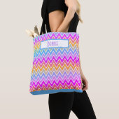 Blaue Lila Gelbe Regenbogen Zickzack Mit Monogramm Tasche (Von Nahem)