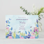 Blaue lila Hochzeit mit Blumenbezug Einladung (Stehend Vorderseite)