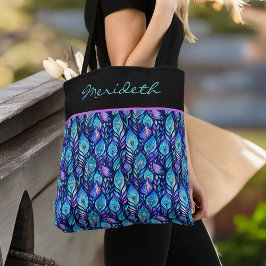 Blaue Lila Pfauenfedern auf Schwarzer Monogramm Tasche