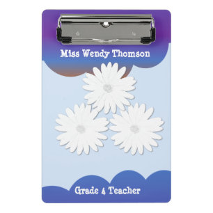Blaue Lila Wolke mit weißer Blume Mini Klemmbrett