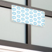 Blaue Lippen, Lippenmuster, blauer Lipstick, Kuss Banner (Äußeres Gebäude)